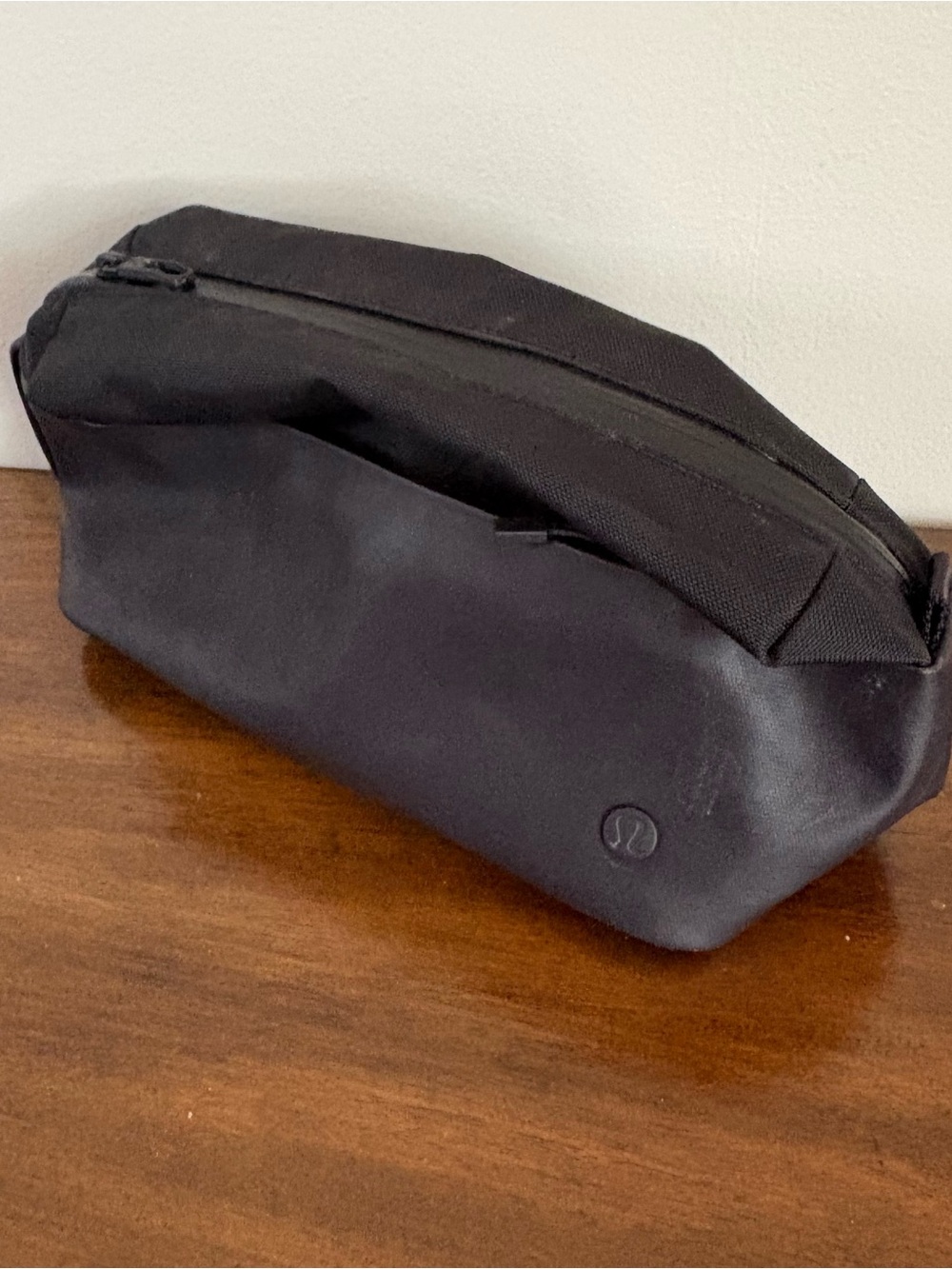 Lululemon Adult Black Toiletries Travel Bag Cosmetics Sports Needs Cleaning
